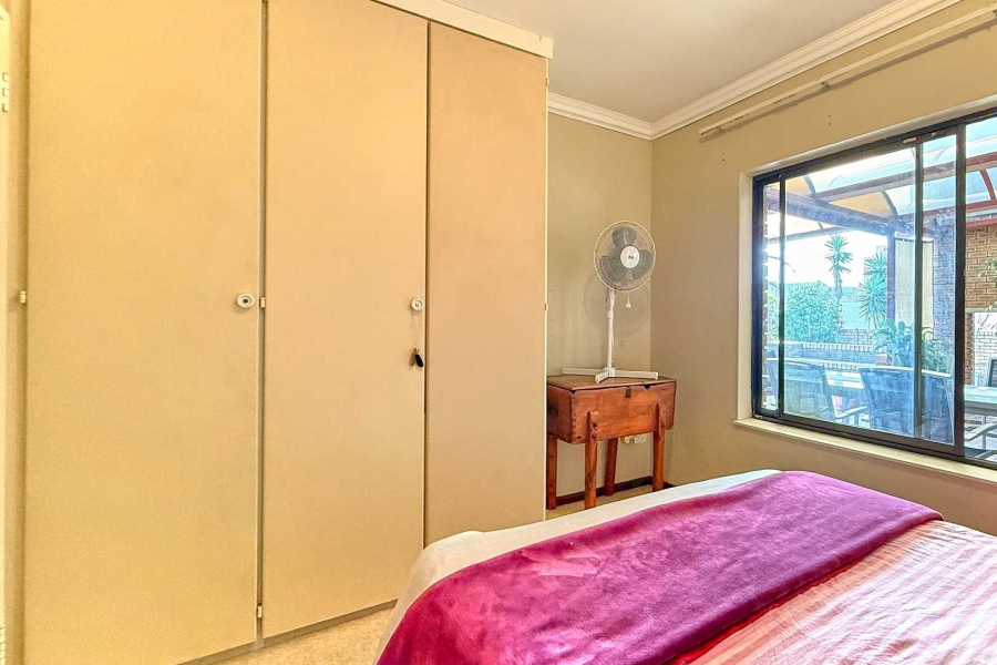 5 Bedroom Property for Sale in Flamingo Vlei Western Cape